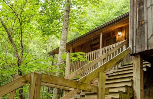 Slade Cabin | Perfect Getaway for Two Near Natural Bridge State Park