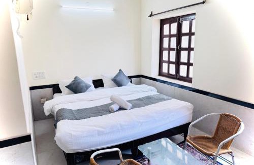 Amar Sagar Pol House | Cozy Everest Homestay in Jaisalmer for Family and Pets