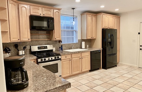 Greater Heights House | Prime Location with Ocean Views; Walk to Exciting Attractions