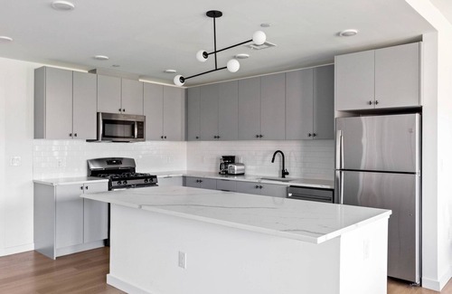 Hoboken Apartment | Ideal Hoboken 2BR with Gym & Pet-Friendly Options