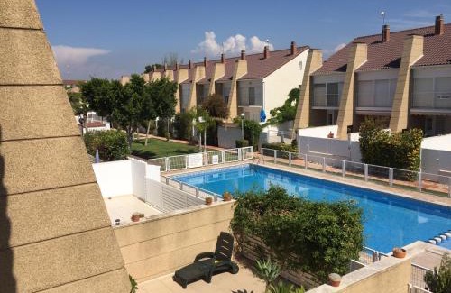 Playa de Almarda Apartment | Cozy Beachfront Retreat in Sagunto with Pool & Ocean Views