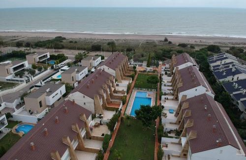 Playa de Almarda Apartment | Cozy Beachfront Retreat in Sagunto with Pool & Ocean Views