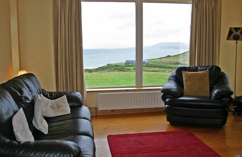 Tullycross Apartment | Family-Friendly House with Breathtaking Sea Views