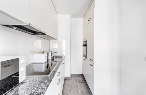 Iselin Apartment | Convenient Iselin 2 Room with Storage, Steps to Market