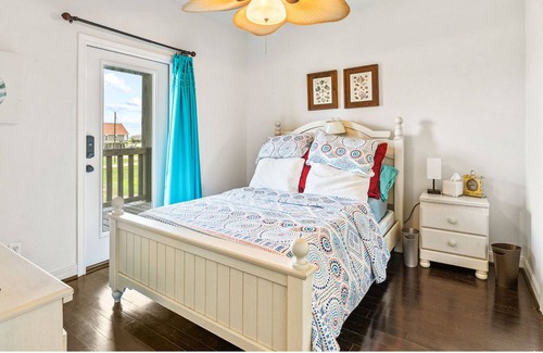 San Luis Beach House | Perfect Getaway: Relaxing Beach Retreat on Texas Gulf Coast