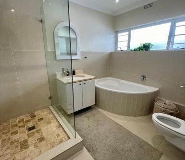 Mouille Point Apartment | Ideal Stay at #19, Mouille Point – Guest Rated 9.8