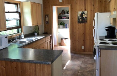 Grand Rapids House | Prime Location with Ocean Views & Family-Friendly Amenities