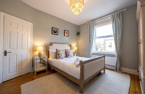 Chorlton-cum-Hardy House | Perfect Family Retreat in Chorlton with Kitchen Access