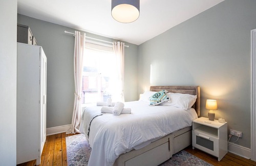 Chorlton-cum-Hardy House | Perfect Family Retreat in Chorlton with Kitchen Access