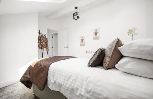Trafford Apartment | Family-Friendly Retreats in Urmston with Great Reviews