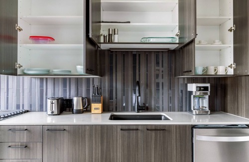 West Loop Apartment | Prime Loop Studio with Pool & Gym near Merchandise Mart