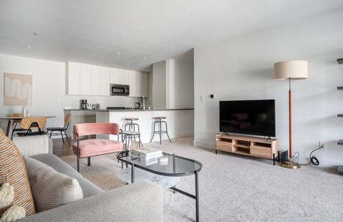 Sharon Heights Apartment | Ideal Menlo Park 1BR: Gym, Spa & Close to Farmer's Market