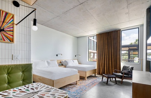 East Cesar Chavez Hotel | Comfort and Value: Family-Friendly Pet-Friendly Retreat