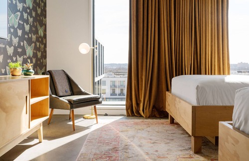 East Cesar Chavez Hotel | Comfort and Value: Family-Friendly Pet-Friendly Retreat