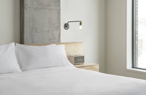 East Cesar Chavez Hotel | Comfort and Value: Family-Friendly Pet-Friendly Retreat