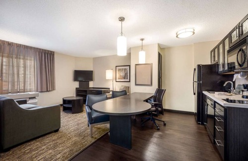 Huntsville Hotel | Cozy Retreat: Pet-Friendly Stay Near Sherwood Park
