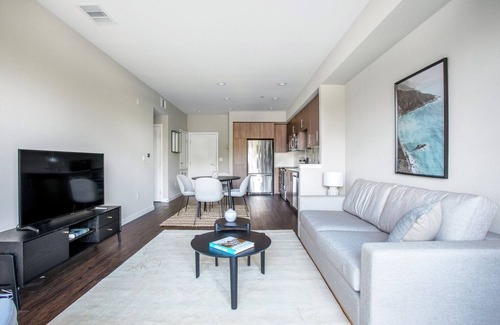 Mountain View Apartment | Inviting 2BR Mountain View Retreat with Pool & Gym