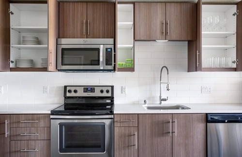 Mountain View Apartment | Inviting 2BR Mountain View Retreat with Pool & Gym