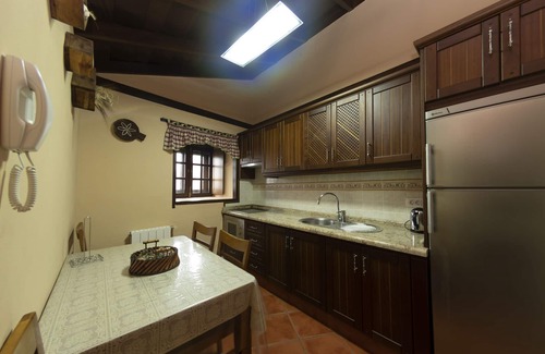 Erjos Cottage | Relaxing Retreat with Spa, Breakfast & Family-Friendly Perks
