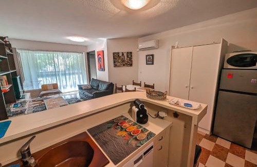 Saint-Mathieu Apartment | Ideal Central Hotel with Pool and Garage Access