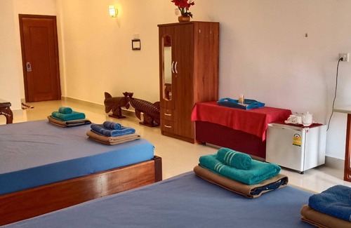 Mittakpheap Bed & Breakfast | Perfectly Located Room with Balcony for Smokers