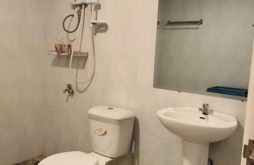 Mittakpheap Bed & Breakfast | Perfectly Located Room with Balcony for Smokers