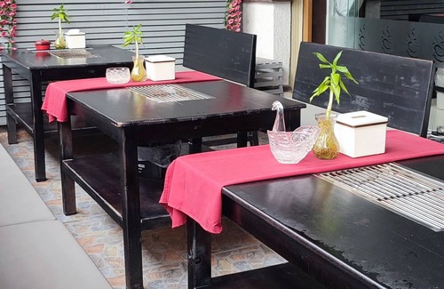 Mittakpheap Bed & Breakfast | Perfectly Located Room with Balcony for Smokers
