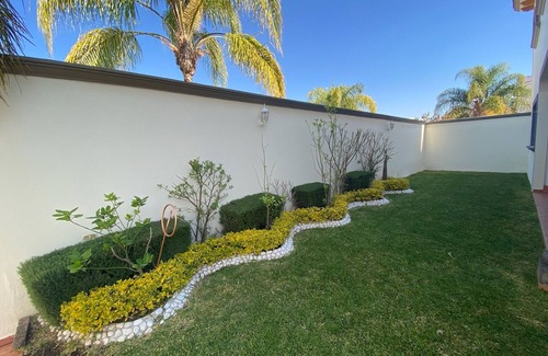 Queretaro House | Prime Location for Business Travelers with Spa & Breakfast
