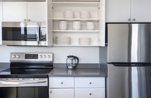 South Beach Apartment | Elegant South Beach 2BR Retreat with Pool, Spa & Tennis