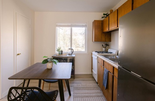 Gold Hill Apartment | Cozy 1 Bedroom Apartment with Rogue River Views and Kitchen