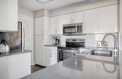 Sunnyvale Apartment | Stylish Sunnyvale 2BR with Pool & Pet-Friendly Amenities