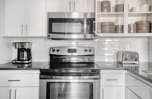 Sunnyvale Apartment | Stylish Sunnyvale 2BR with Pool & Pet-Friendly Amenities
