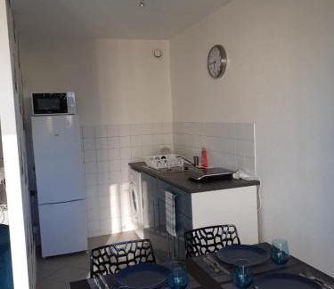 Centre Deux Apartment | Cozy T1 BALCON for 2 with Child-Friendly Amenities