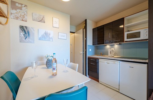 Cannes La Bocca Apartment | Stunning Sea View Hotel with Pool in Cannes