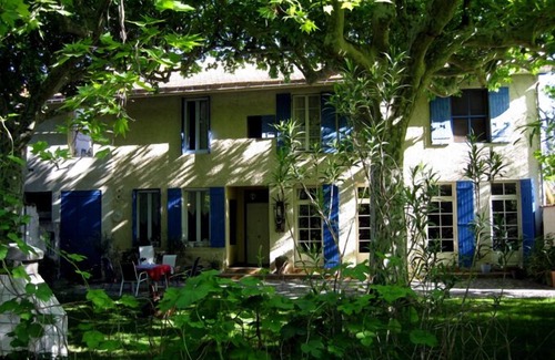 Noves Apartment | Tranquil Retreat with Patio, Garden & Pool - Guest Rated 9.8
