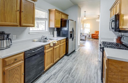 Park Ridge House | Prime Austin Retreat with Fenced-In Yard for Everyone