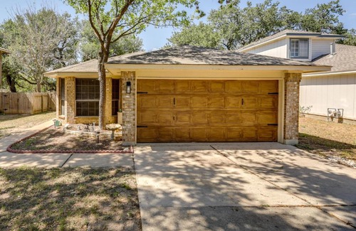Park Ridge House | Prime Austin Retreat with Fenced-In Yard for Everyone