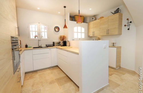 Port Grimaud House | Beachside Retreat for 8 - Ocean Views & Family-Friendly Fun