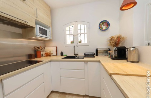 Port Grimaud House | Beachside Retreat for 8 - Ocean Views & Family-Friendly Fun