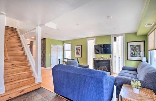 Brookland House | Prime DC Accommodation with Pool Table and Outdoor Patio