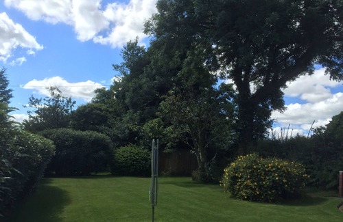 New Moat Cottage | Ideal Family Getaway in Pembrokeshire with Ocean Views