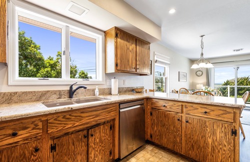 Morro Bay House | Prime Location Morro Bay Vacation Home with Oceanfront Pool