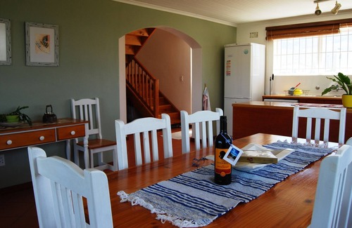 Pringle Bay House | Prime Location with Ocean Views - Steps from the Beach