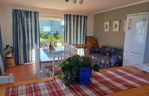 Pringle Bay House | Prime Location with Ocean Views - Steps from the Beach