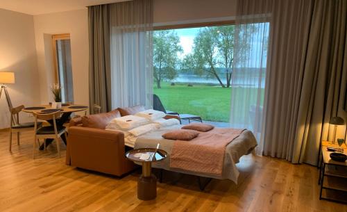 Birzgale Apartment | Idille1: 4-Star Oceanfront Retreat with Pool & Top Reviews