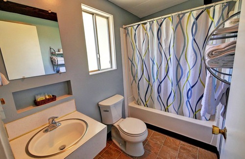 Twisp Hotel | Relax and Unwind at Idle A While - Family-Friendly Retreat