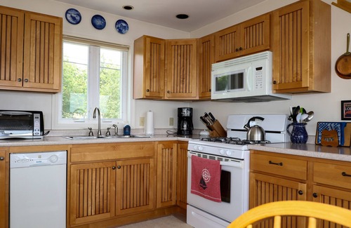 Surry Cottage | Oceanfront Bliss at Idle Hour - 10/10 Guest Rated Escape