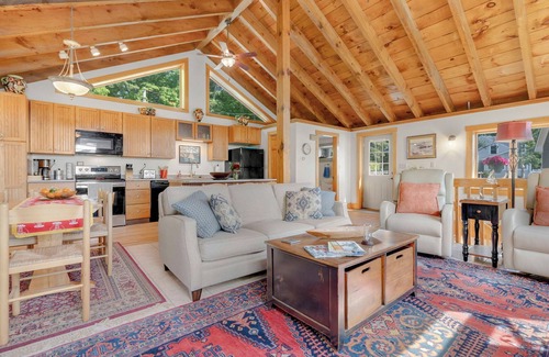 West Bath Cottage | Idyllic Idle Ours Cottage: Waterfront Retreat in Maine