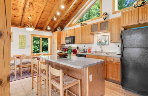 West Bath Cottage | Idyllic Idle Ours Cottage: Waterfront Retreat in Maine
