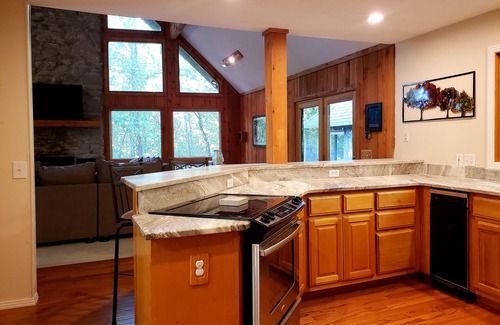 Counce House | Relax at Idle Speed - In the Heart of Pickwick, Rated 9.8